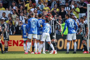 Atlético-MG 0 x 0 Cruzeiro -  Clássico quente, mas sem gols em Orlando