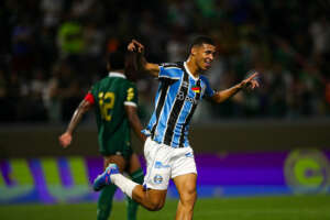 Palmeiras é eliminado em noite desastrosa de goleiro; Corinthians avança na Copinha