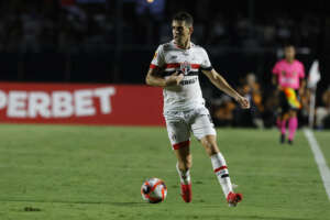 Oscar celebra volta ao MorumBis, elogia time do São Paulo, mas alerta: 'Em preparação ainda'
