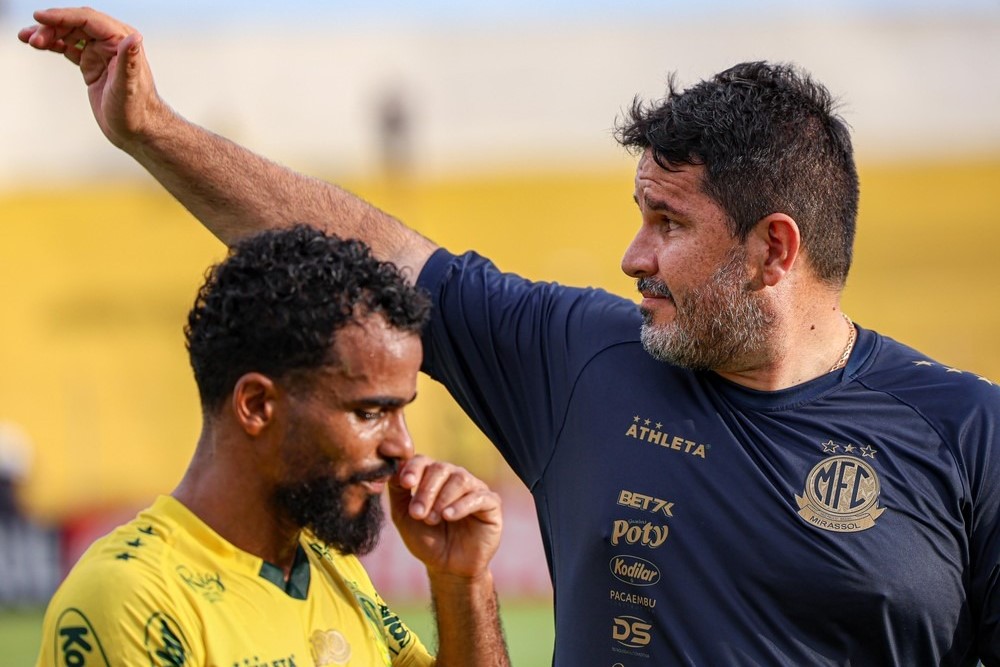 Barroca celebra evolução do Mirassol após vitória contra a Portuguesa em jogo equilibrado (Foto: JP Pinheiro/Agência Mirassol)