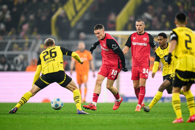 Bayer Leverkusen bate Borussia Dortmund no Alemao