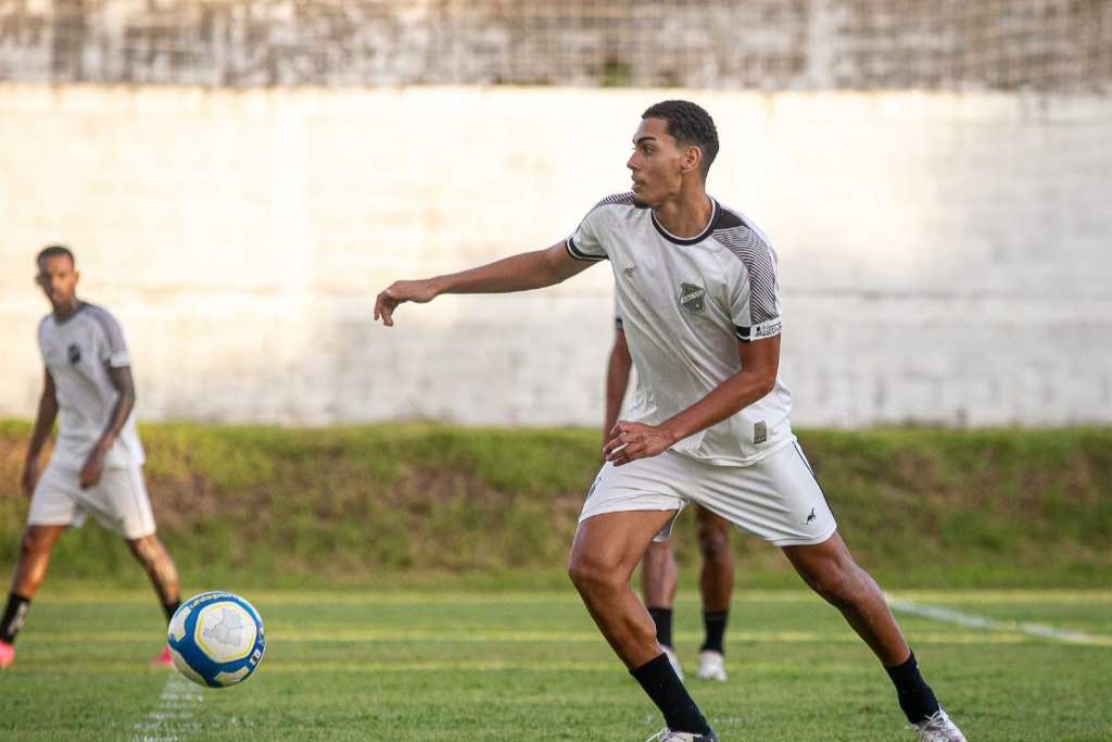 ABC consegue percentual de zagueiro que assinou com o Inter (Foto: Divulgação)