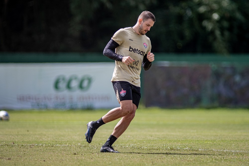 Vitória se movimenta para emprestar zagueiro e meia ex-Santos (Foto: Victor Ferreira/ECV)