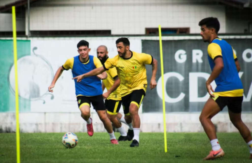 Brusque libera dupla uruguaia e confirma permanência de mais dois gringos
