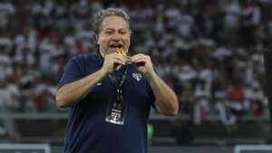 Casares rebate Leila sobre pré-temporada nos EUA e enfatiza tri-mundial: 'Grande repercussão'