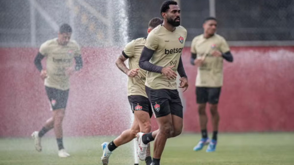 BAIANO: Vitória perde dois titulares para partida do próximo domingo (Foto: Victor Ferreira/ECV)