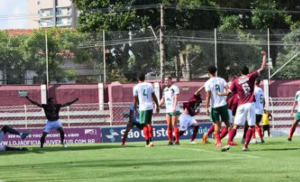 Capitão do Juventus valoriza torcida em vitória contra a Portuguesa Santista