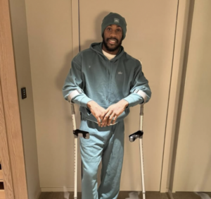 Atacante do West Ham recebe alta após grave acidente: 'Grato por estar vivo'