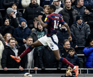 INGLÊS: Newcastle vira no 1º tempo, suporta pressão no segundo e vence Tottenham