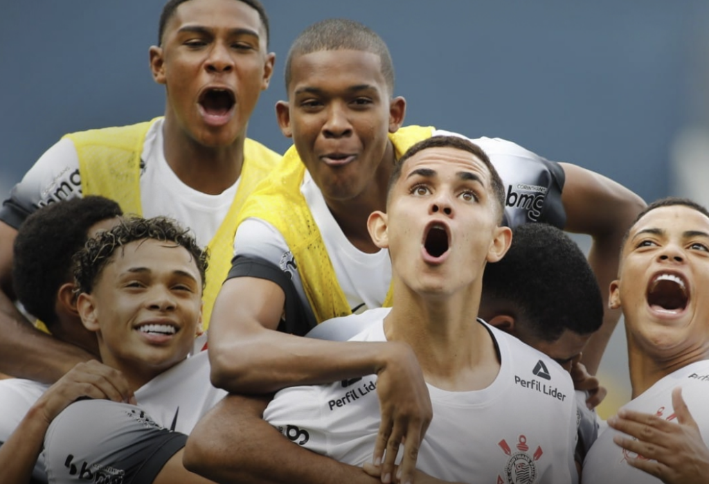 Corinthians derrota Grêmio e encara São Paulo na final da Copinha