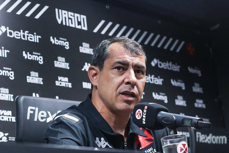 Carille detalha conversas por reforcos no Vasco