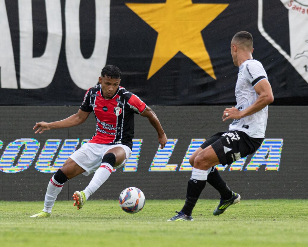 Figueirense estreia com empate no Catarinense e técnico fala em 'gosto amargo'