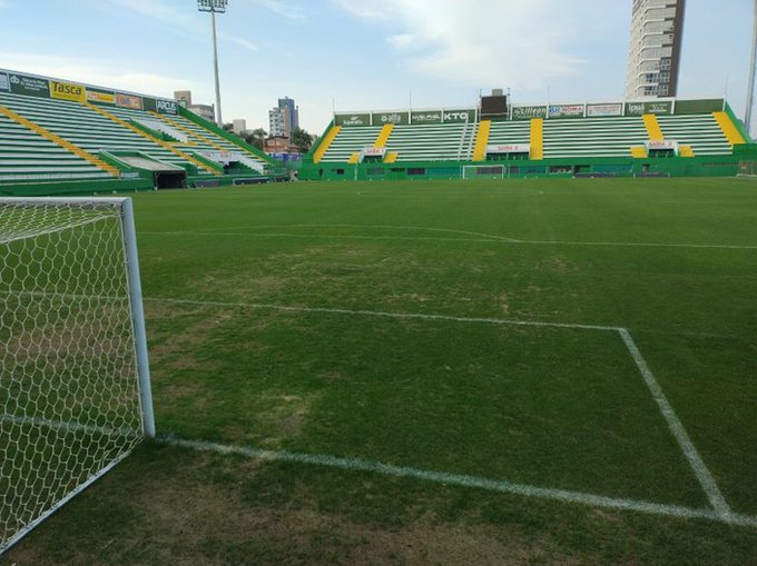 Chapecoense inicia reforma do gramado da Arena Conda