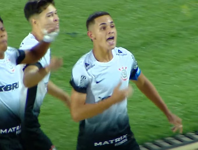 Corinthians vence e avanca na Copinha 2025