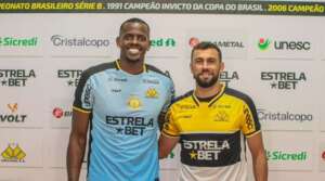 Criciúma apresenta goleiro Caíque e zagueiro Luciano Castán: 'Ouvi falar muito bem'