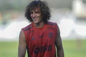 Fortaleza confirma contratação do zagueiro David Luiz