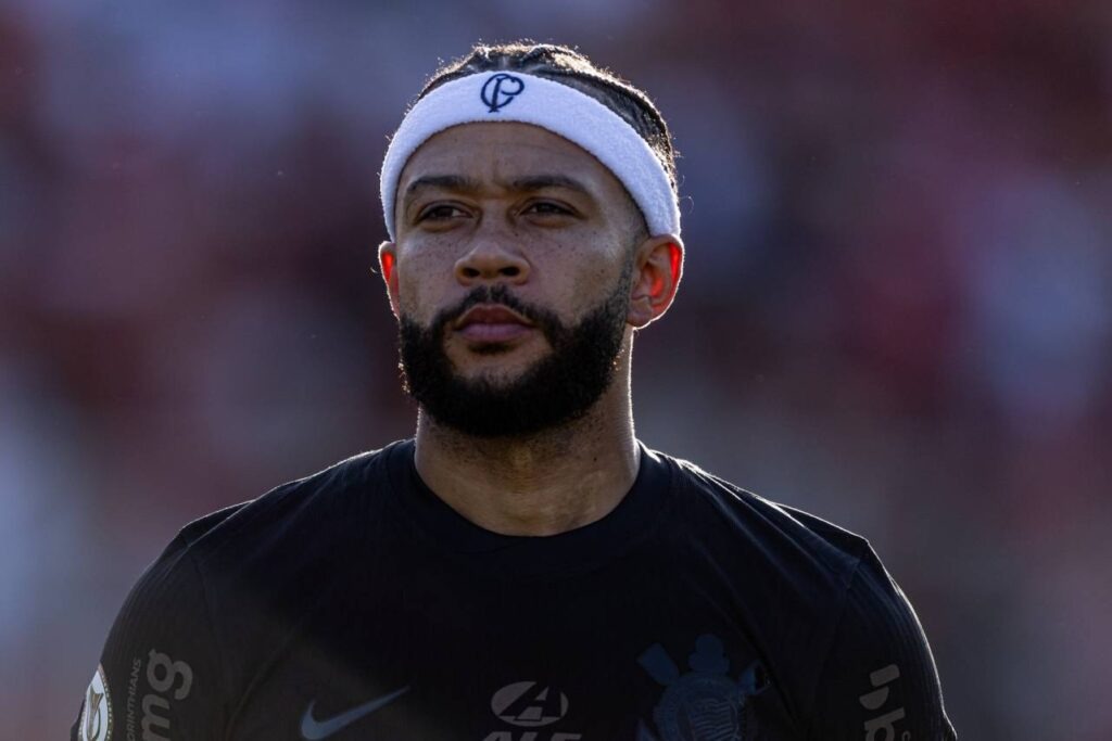 Memphis Depay envia mensagem para Neymar: 'Já voltou pra casa?' (Foto: Rodrigo Coca/Corinthians)