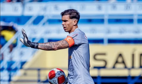 EC Sao Bernardo renova com o goleiro Henrique Fernandes