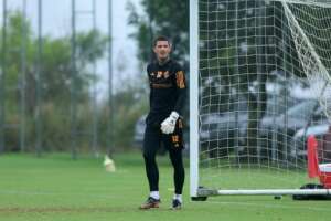 Guarani contrata goleiro Emerson Júnior, ex-Inter e Atlético-GO