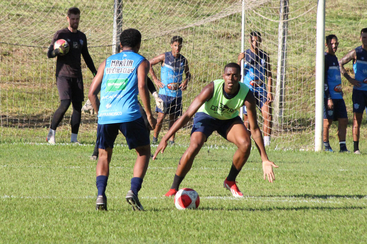 Treino do Marília no campo do Country Club (Foto: Edio Jr. / Jornal da Manhã)