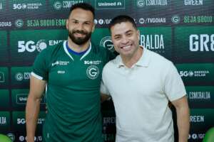 Representado pela Casa Soccer, atacante é apresentado no Goiás