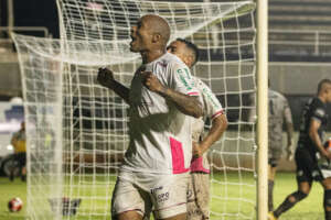 Paulistão Série A2: Atacante da Ferroviária convoca torcida para duelo com o Oeste