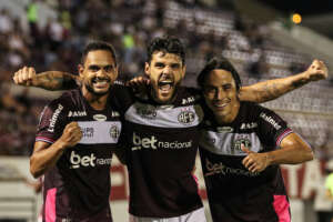 Ferroviária 3 x 2 Taubaté - Locomotiva volta a vencer e se firma no G8