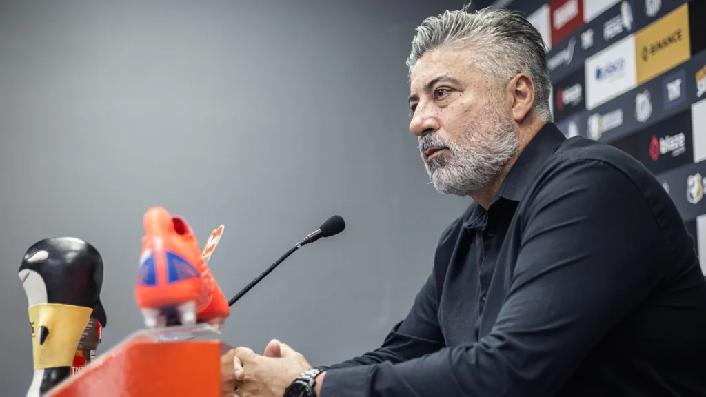 Santos demite Alexandre Gallo  e membros da comissão