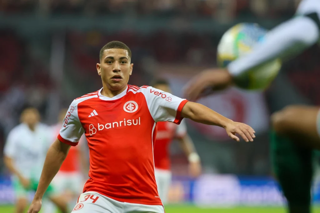 Internacional anuncia venda de Gabriel Carvalho ao Al Qadsiah