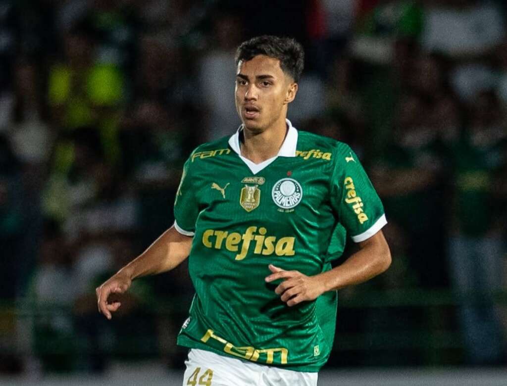 Manchester City se aproxima de acordo milionário pelo zagueiro Vitor Reis, do Palmeiras