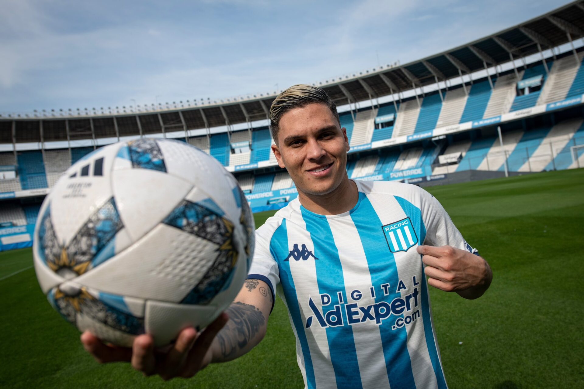 juan com a camisa do racing