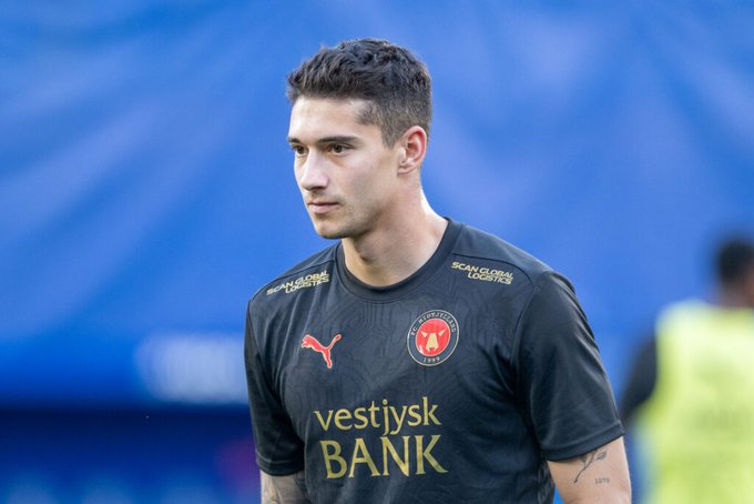 Palmeiras encaminha contratação de Emiliano Martínez, volante uruguaio do Midtjylland