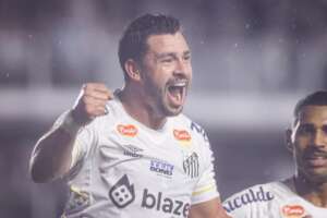 Athletico-PR se aproxima da contratação de Giuliano, ex-Santos e Corinthians