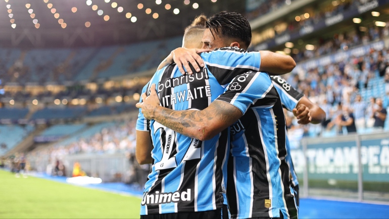 Internacional e Grêmio tentam seguir invictos em duelos fora de casa