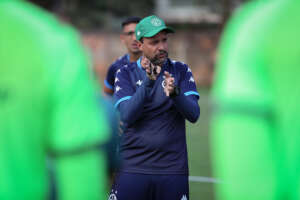 Técnico do Guarani avalia expulsão de Titi em derrota para o São Paulo e confirma dois reforços