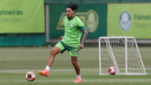 Gustavo Gómez acerta renovação com o Palmeiras até o fim de 2027