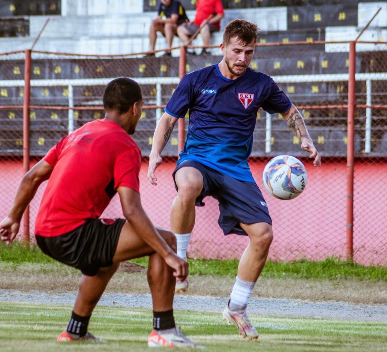 Amistoso foi realizado na noite desta quinta-feira (9), no estádio Manduzão (Foto: Tadeu Rodrígues / Itapirense)