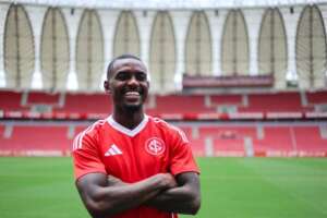 Internacional contrata o lateral-esquerdo Ramón, ex-Flamengo