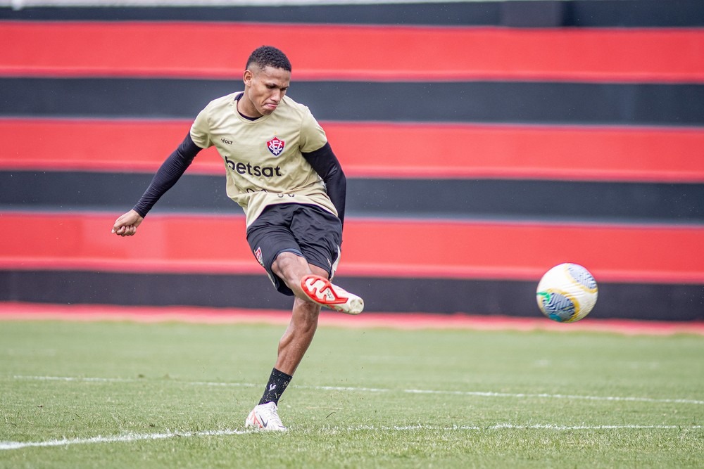 Londrina confirma empréstimo de volante Breno, do Vitória (Foto: Victor Ferreira / EC Vitória)