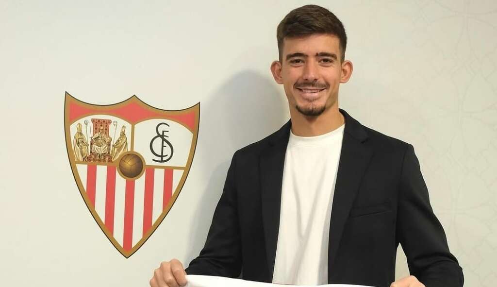 Jogador do Sevilla é detido sob acusação de forçar cartões
