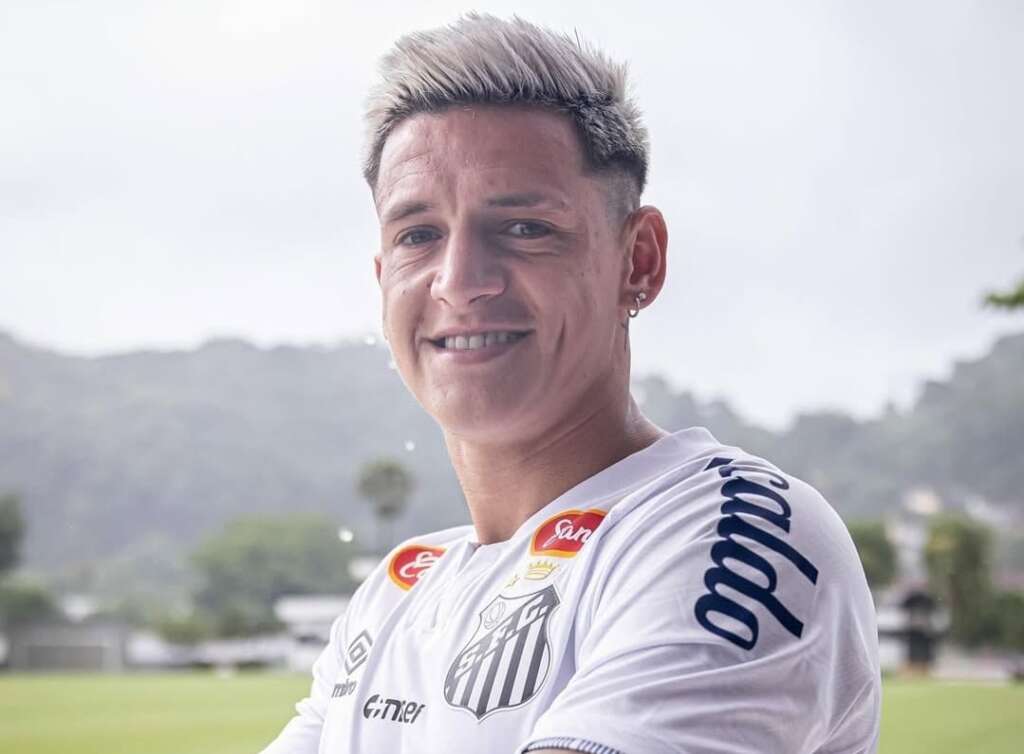 Santos anuncia a contratação de Léo Godoy, ex-Athletico