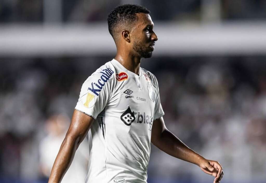 Diretoria do Vasco veta a contratação de Lucas Braga, do Santos