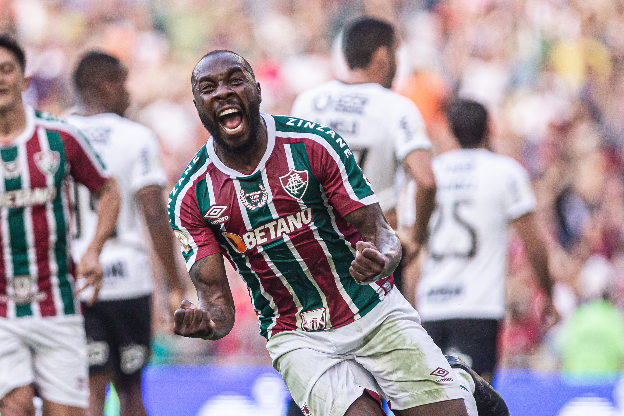 Manoel antecipa Fluminense e confirma renovação de contrato