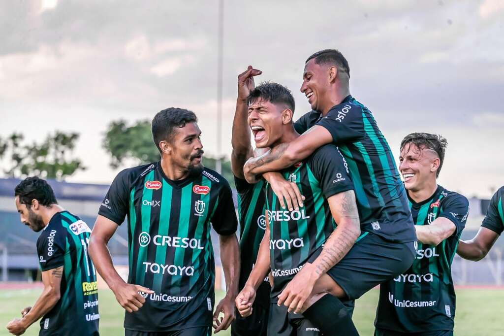 Zé Vitor celebra gol na estreia e promete Maringá competitivo em 2025