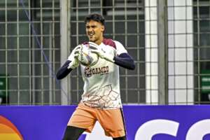 América-MG estuda pagar multa para contar com goleiro contra o Atlético-MG