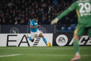 Napoli derruba invencibilidade da Juventus e segue líder no Italiano