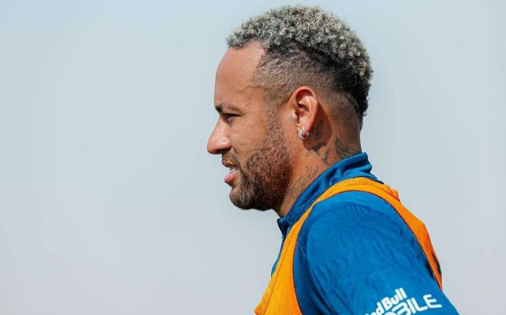 Pai de Neymar quer que filho tenha salário maior que Messi nos EUA