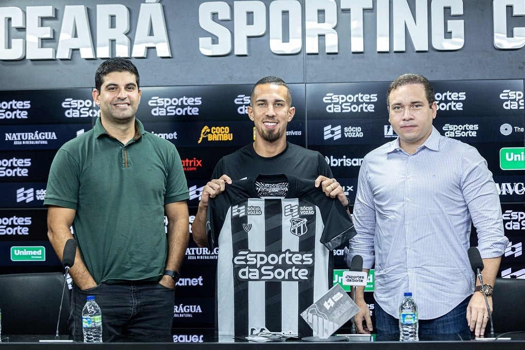 Nícolas celebra acerto com o Ceará e destaca confiança no projeto (Foto: Felipe Santos/Ceará SC)