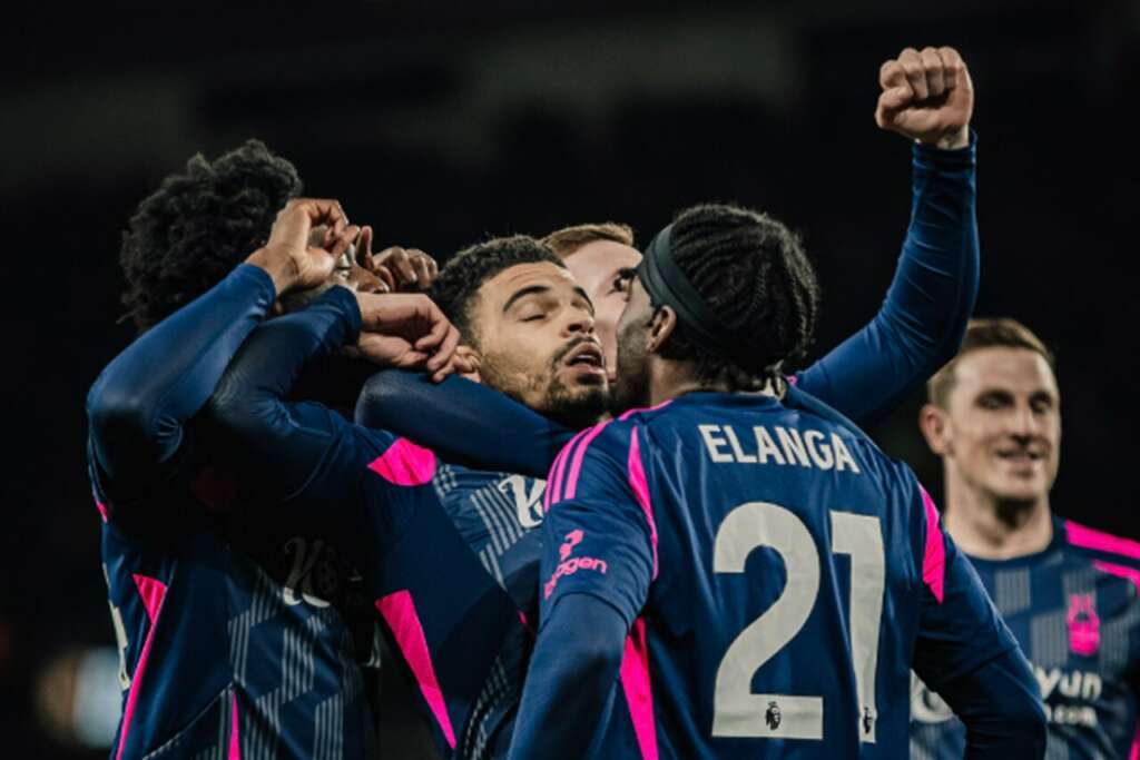 Nottingham vence mais uma e segue na cola do Liverpool no Campeonato Inglês