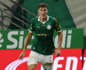 Benedetti festeja estreia no profissional do Palmeiras e espera seguir os passos de Vitor Reis